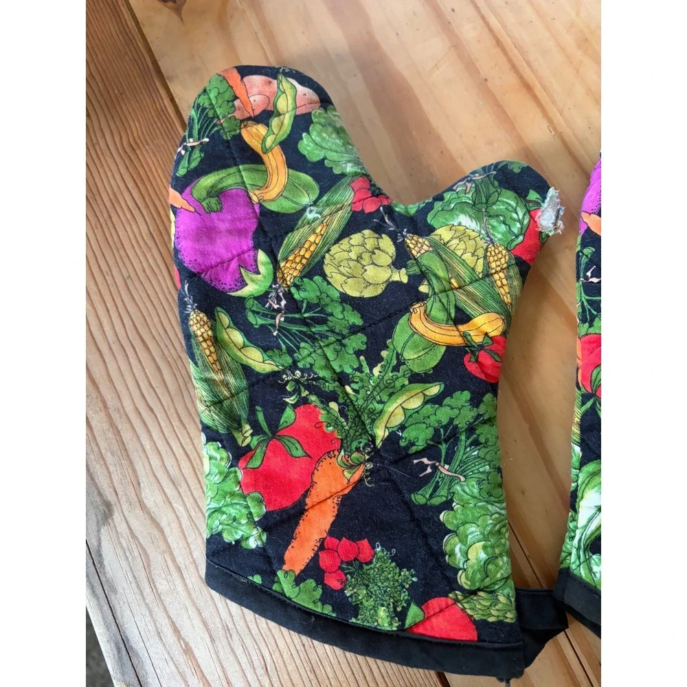 Vintage Vegetable Print Quilted Oven Mitts Pair Black Garden Pattern Frayed